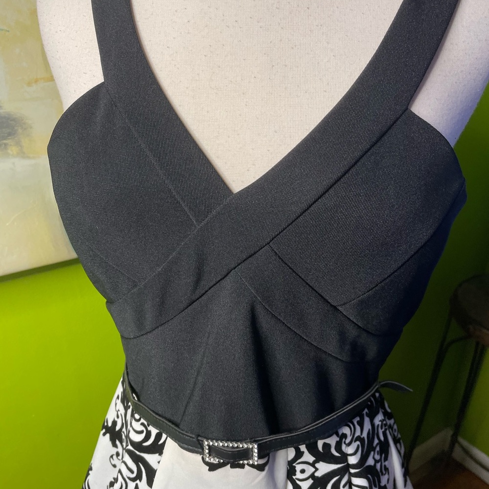 Beautiful dress !!! - Picture 2 of 3